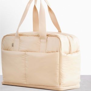 Beis expandable duffle in beige